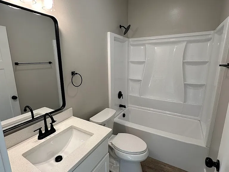 3rd floor full bathroom