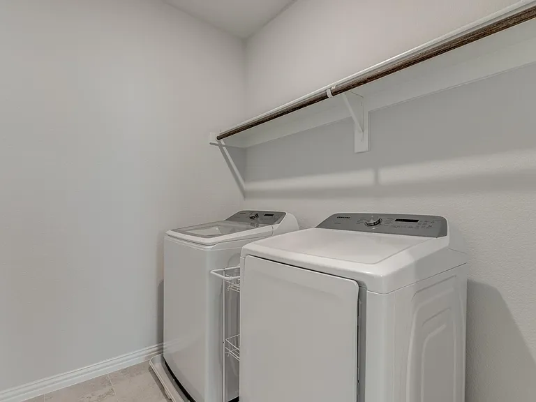 1366 Elaine Dr — Photo 10