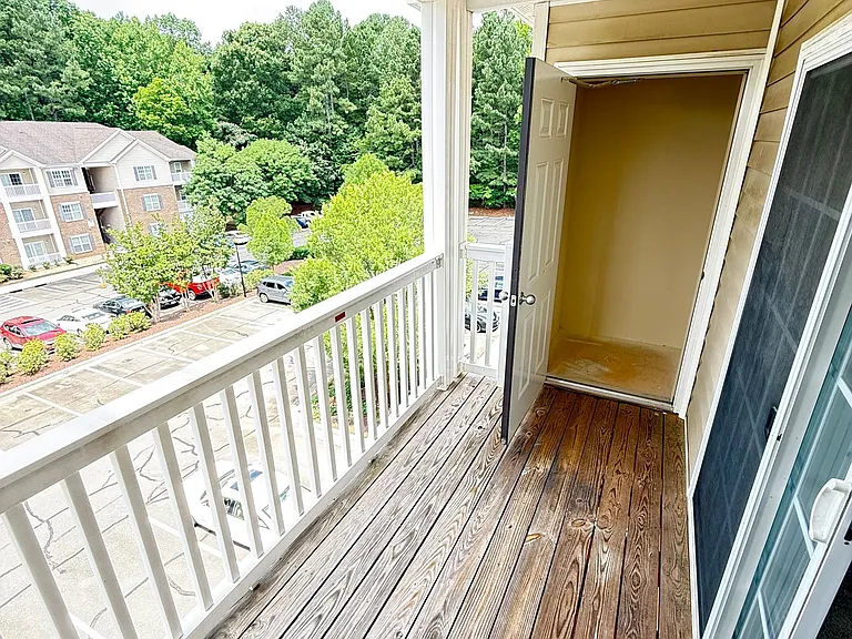 Clairmont at Farmgate — Photo 85