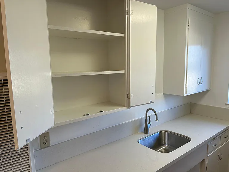 551 Ortega Ave #10 — Photo 6