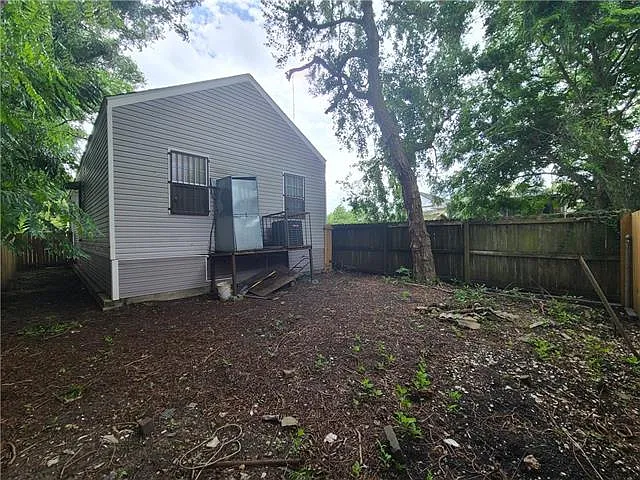 2639 N Galvez St — Photo 14