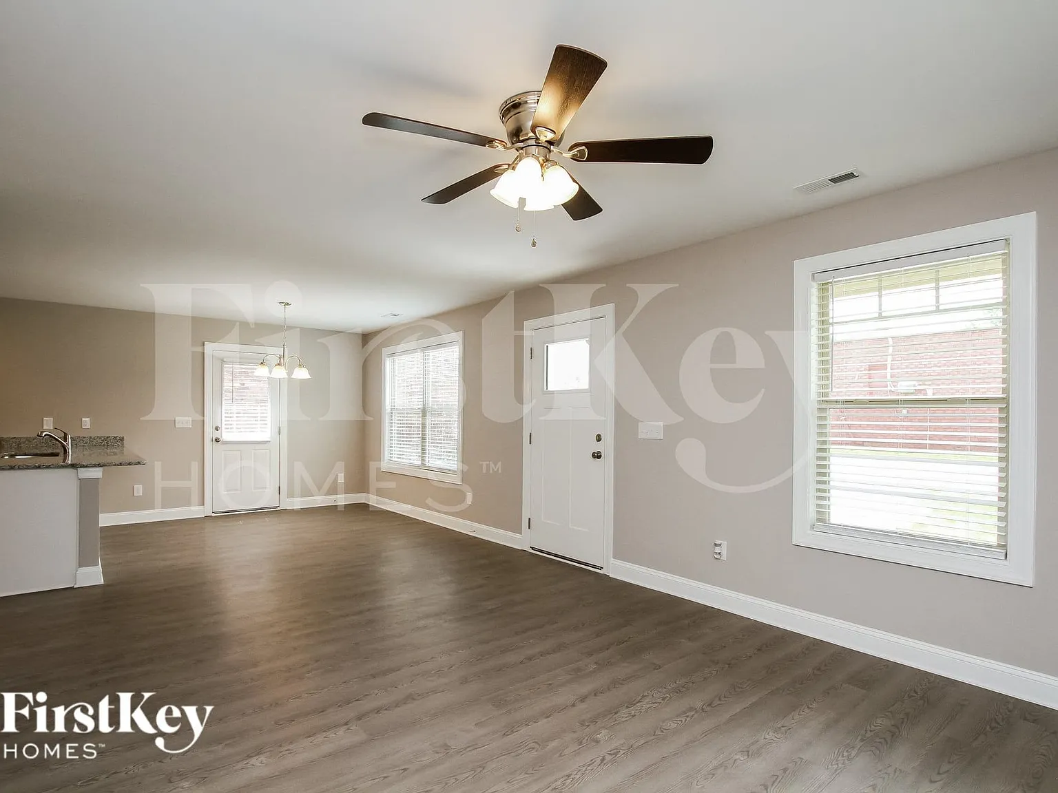 3 bed, 2.0 bath, 1204 sqft, $2,020 — Photo 2
