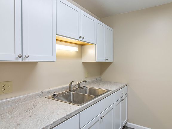 3rd image of 206 S 4th Ave W #112