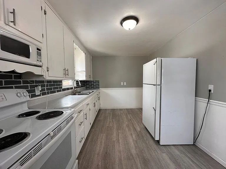 335 14th Ave — Photo 3
