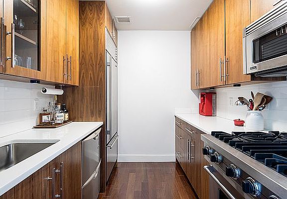 5th image of 88 Greenwich St APT 1310