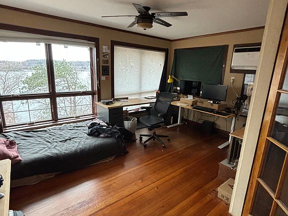 3rd image of 323 Park Cir