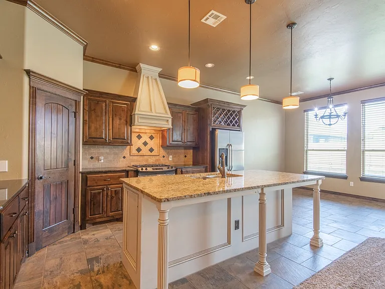 701 Lindsey Ln — Photo 12