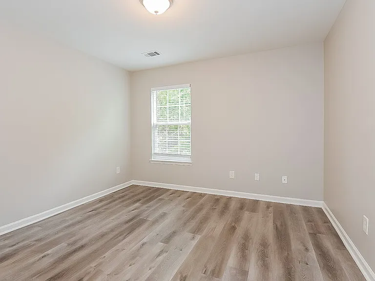 2495 Mayfair Dr — Photo 14
