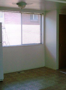 4th image of 1150 E Garfield Ave APT 04