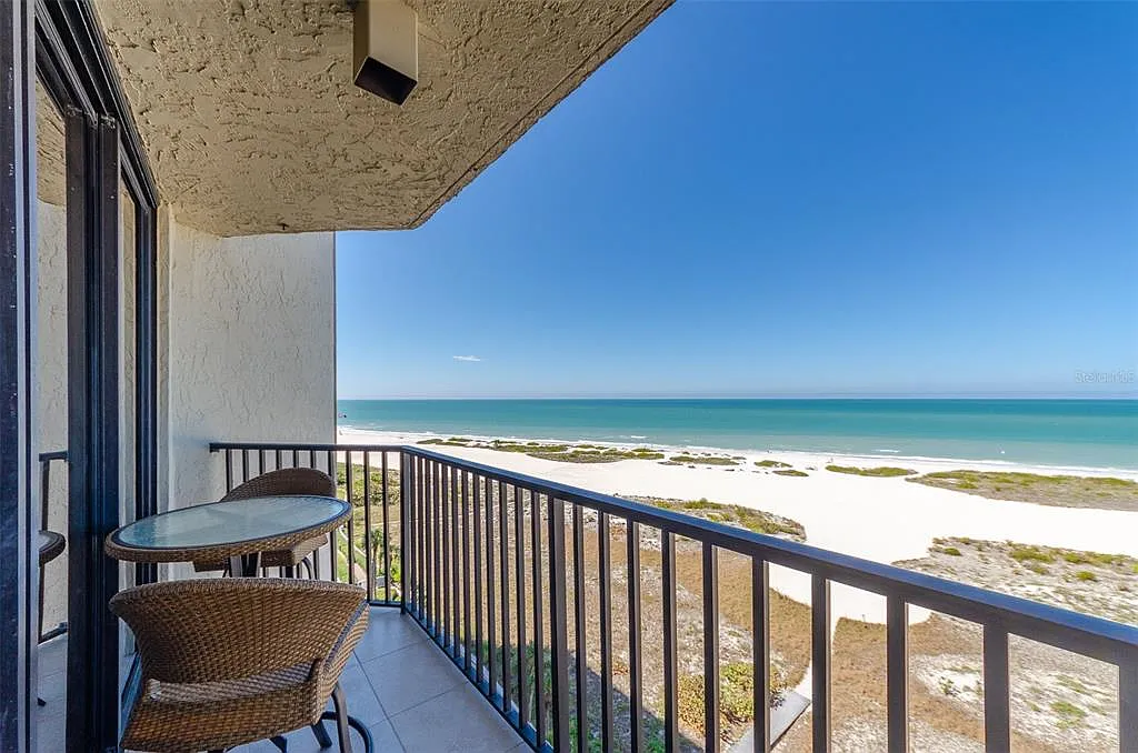 2 bed, 2.0 bath, 1464 sqft, $5,000 — Photo 3