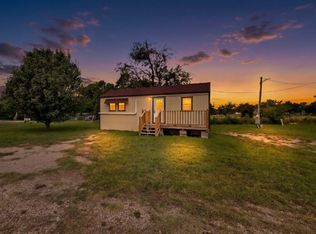 1661 E 2nd St, Cleburne, TX 76031