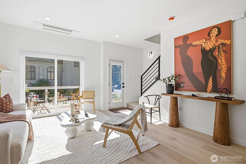 4th image of 5902 42nd Avenue SW