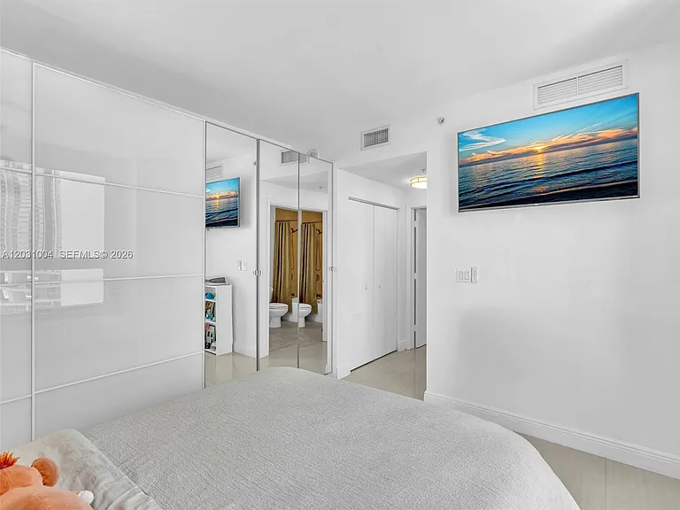 90 SW 3rd St #2013 — Photo 23
