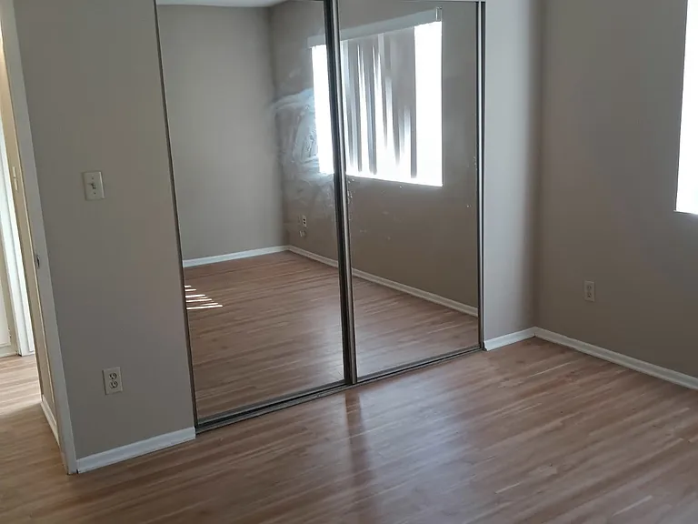 215 E Elmwood Ave #G — Photo 10