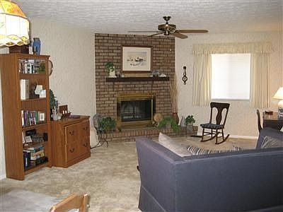 3rd image of 361 Kimbary Dr