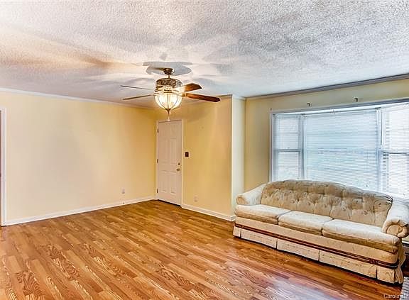 4th image of 4220 Greenhaven Ln