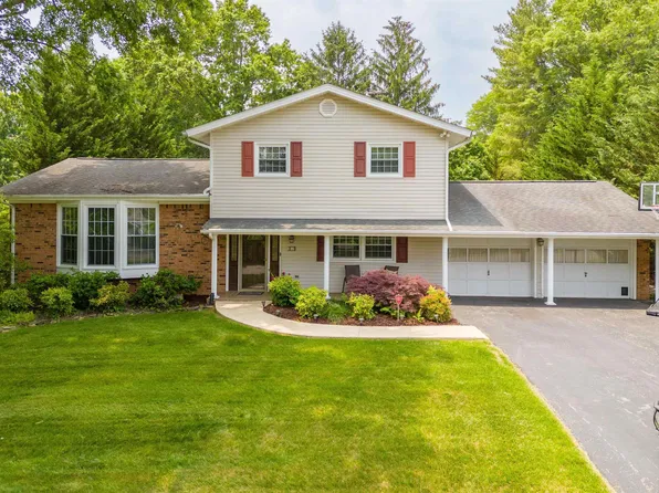 420 Stonegate Dr, Blacksburg, VA 24060