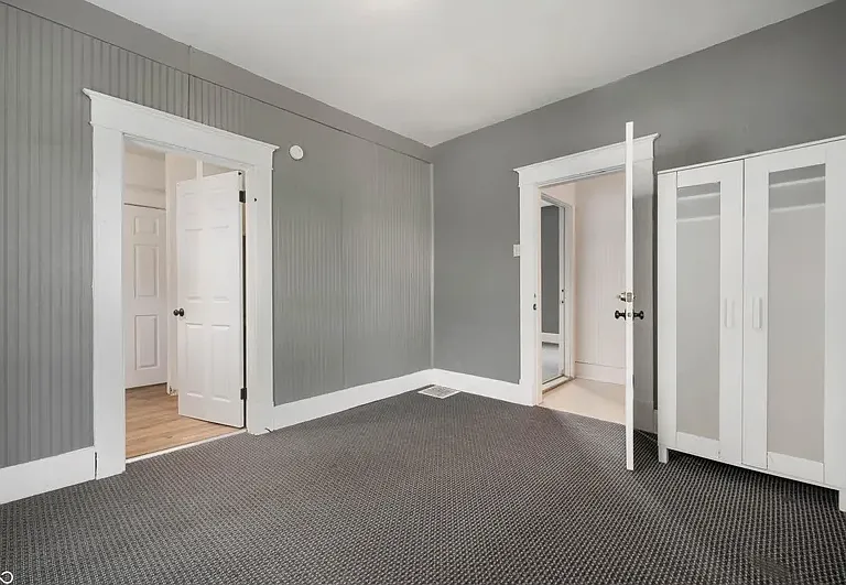 100 N Calvert Ave — Photo 8