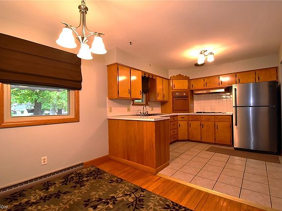 4th image of 32 Orchard Dr
