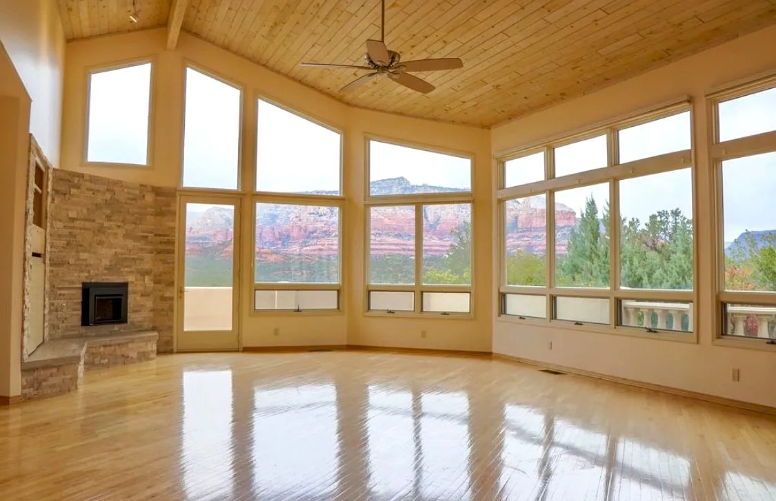 3 bed, 2422 sqft, $4,900 — Photo 2