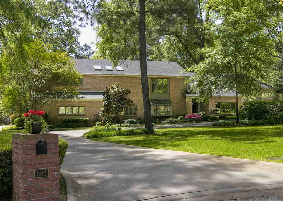 1st image of 302 Hunters Creek Dr