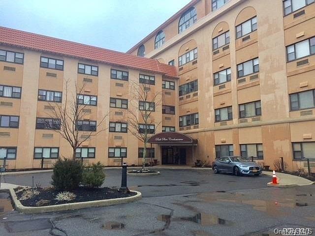 1st image of 185 W Park Avenue #314
