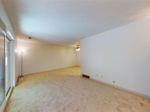5th image of 6850 Carriage Hill Dr #D47