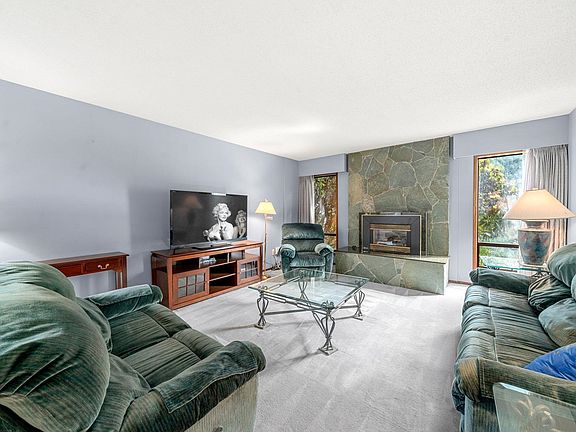 3rd image of 3833 Lynn Valley Rd
