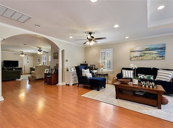 4th image of 901 Dilton St