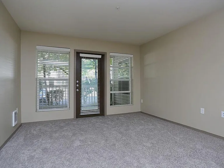 The Knolls at Inglewood Hill Apartments — Photo 10