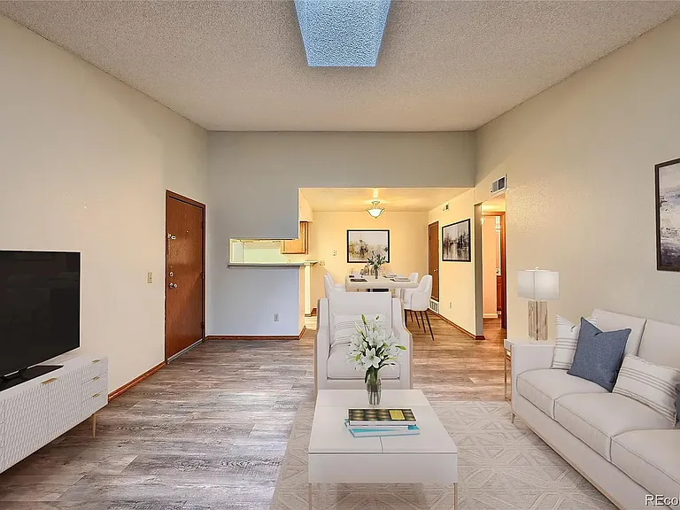 910 S Walden St #206 — Photo 4