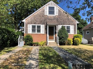 24 Edgewood Rd, Port Washington, NY 11050