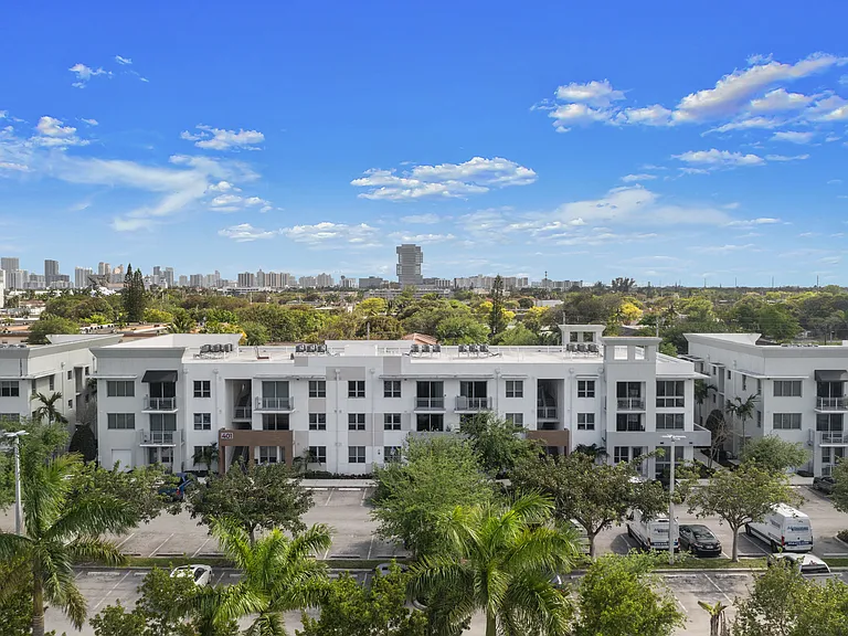 ArtSquare at Hallandale — Photo 42