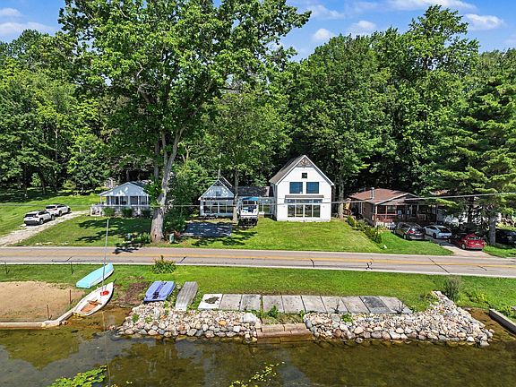 2nd image of 50756 Garrett Rd