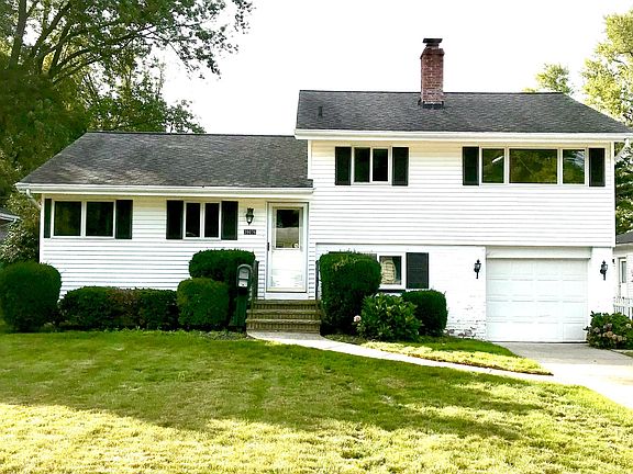 2nd image of 39076 Gardenside Dr