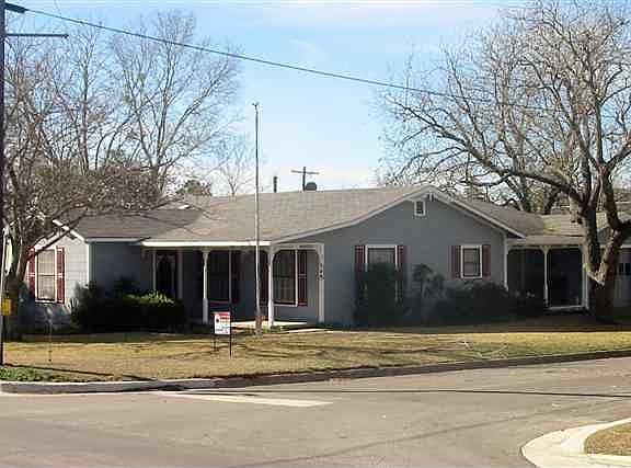 2nd image of 726 N Water St