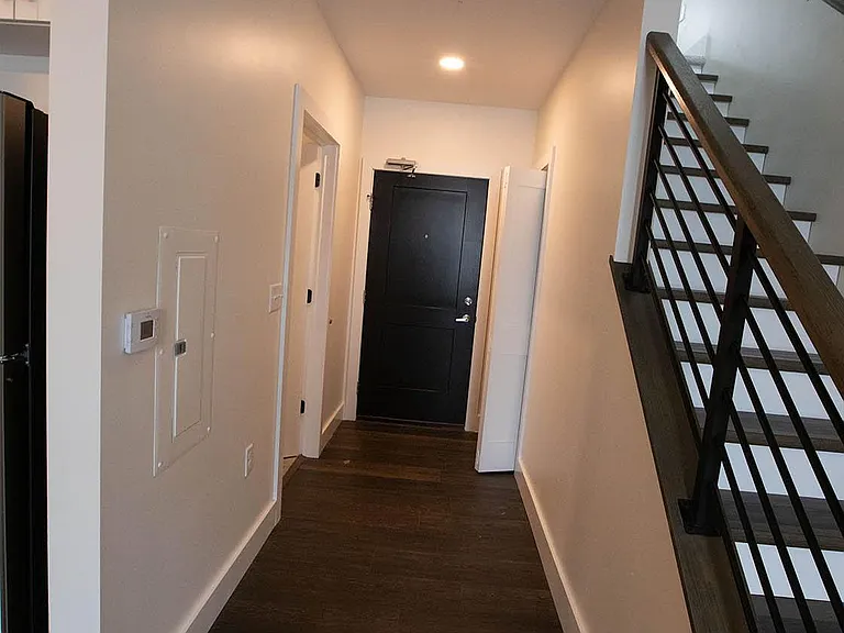 411 W Portage Ave #7 — Photo 13
