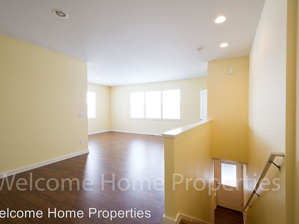 1st image of 820 NE Bunky Ln