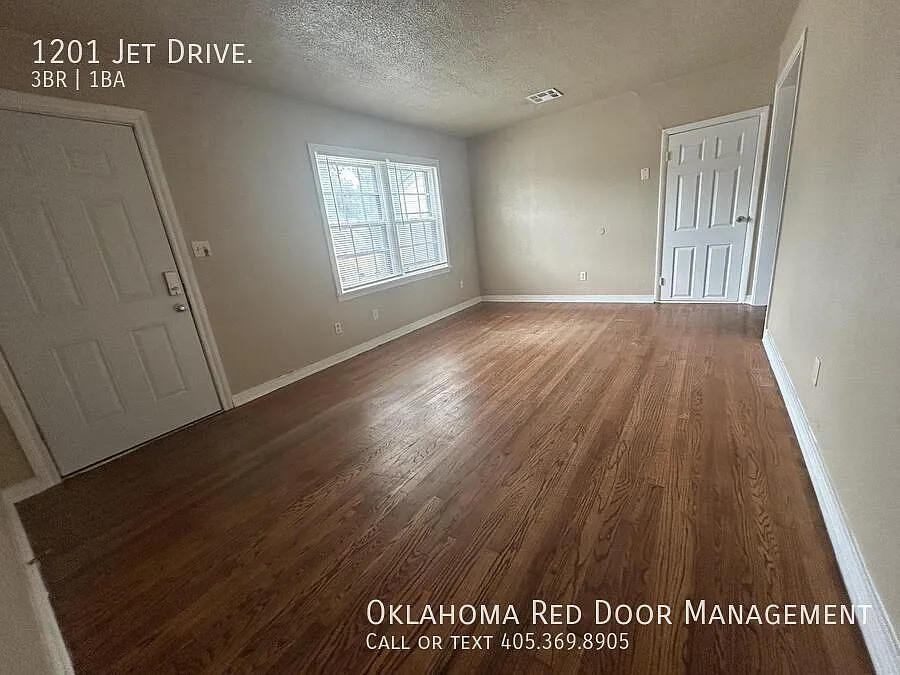 3 bed, 1032 sqft, $1,150 — Photo 2