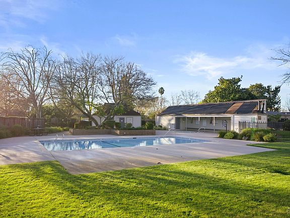 3rd image of 2505 Copperfield Drive