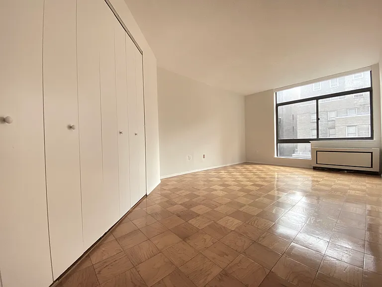 303 E 43rd St #5B — Photo 5