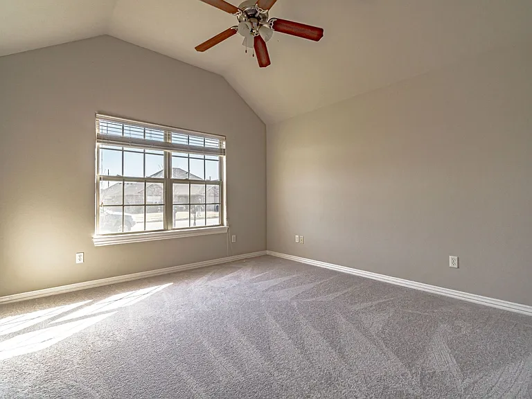 1161 Coventry Ln — Photo 10