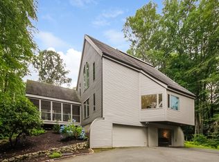 86 Taunton Lake Rd, Newtown, CT 06470