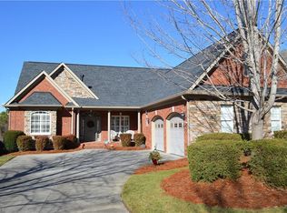 2003 E Pinehurst Ct, Clemmons, NC 27012