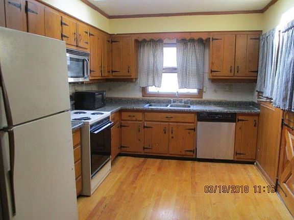 3rd image of 20706 Gardner Ave