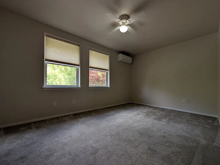 28 Lawrence St — Photo 18