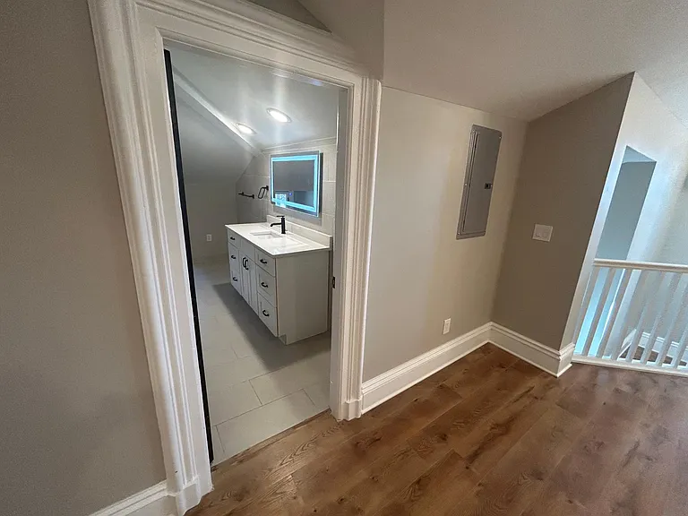 3805 Franklin Blvd #301 — Photo 40
