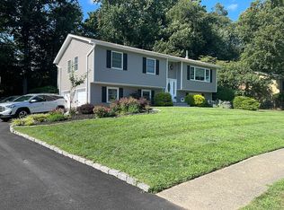 241 Betsy Ross Dr, Orangeburg, NY 10962
