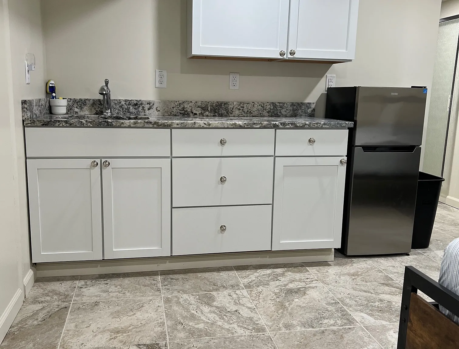 Studio, 1000 sqft, $900 — Photo 3