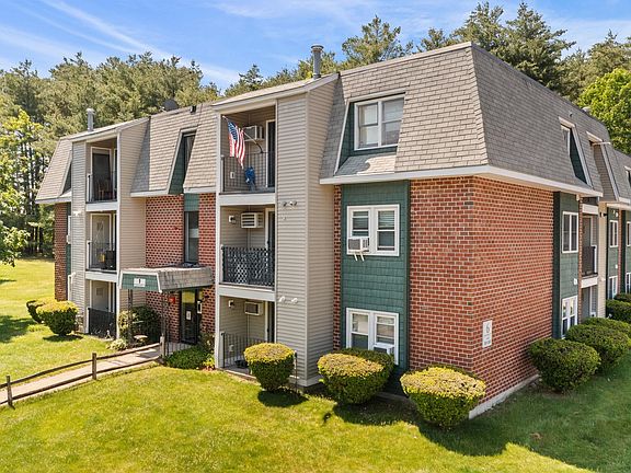 2nd image of 6 Knightsbridge Drive #204